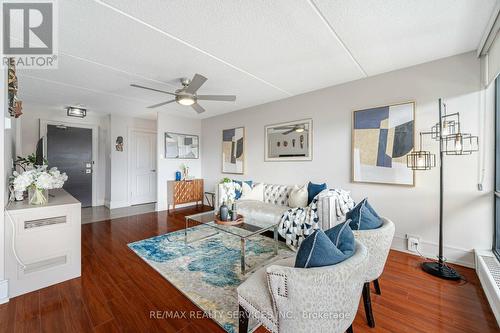 907 - 2 Glamorgan Avenue, Toronto (Dorset Park), ON - Indoor Photo Showing Living Room