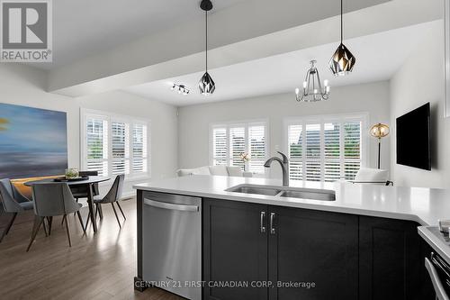 31 - 600 Guiness Way, London, ON - Indoor Photo Showing Kitchen With Double Sink