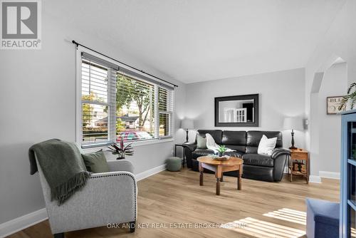 1379 Wilton Avenue, London, ON - Indoor Photo Showing Living Room