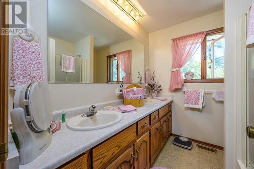 2636 Carlisle Way, Prince George, BC - Indoor Photo Showing Bathroom