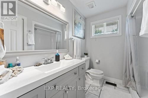 10 Thompson Court S, Belleville, ON - Indoor Photo Showing Bathroom