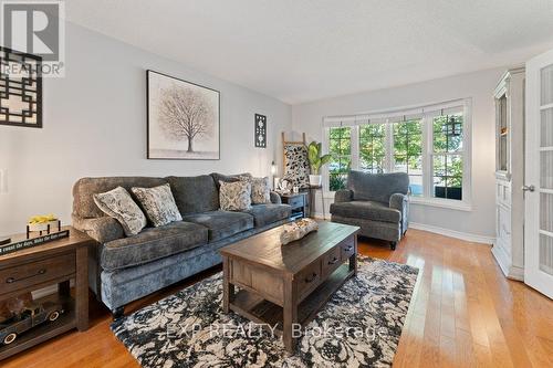 10 Thompson Court S, Belleville, ON - Indoor Photo Showing Living Room