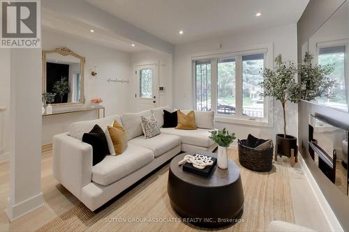 133 Gloucester Grove, Toronto (Oakwood Village), ON - Indoor Photo Showing Living Room