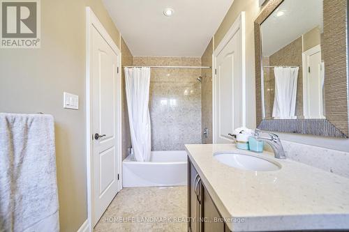 426 Centre Street E, Richmond Hill, ON - Indoor Photo Showing Bathroom