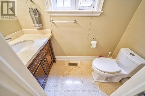 426 Centre Street E, Richmond Hill, ON - Indoor Photo Showing Bathroom