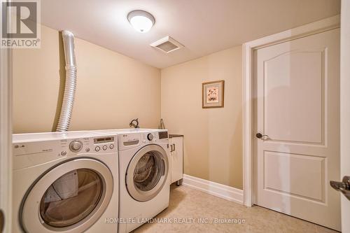 426 Centre Street E, Richmond Hill, ON - Indoor Photo Showing Laundry Room