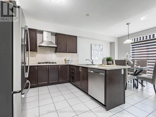 7 Loomis Road, Brampton (Northwest Brampton), ON - Indoor Photo Showing Kitchen