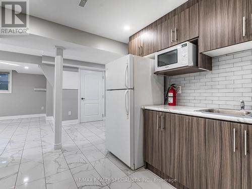 7 Loomis Road, Brampton (Northwest Brampton), ON - Indoor Photo Showing Kitchen