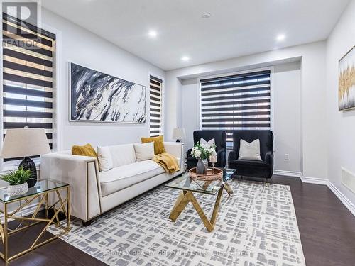 7 Loomis Road, Brampton (Northwest Brampton), ON - Indoor Photo Showing Living Room