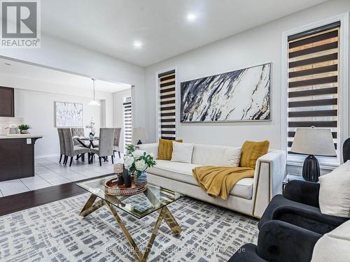 7 Loomis Road, Brampton (Northwest Brampton), ON - Indoor Photo Showing Living Room