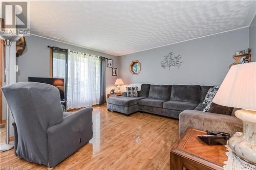 331527 Southgate Sideroad 33, Southgate, ON - Indoor Photo Showing Living Room