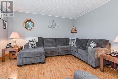 331527 Southgate Sideroad 33, Southgate, ON - Indoor Photo Showing Living Room