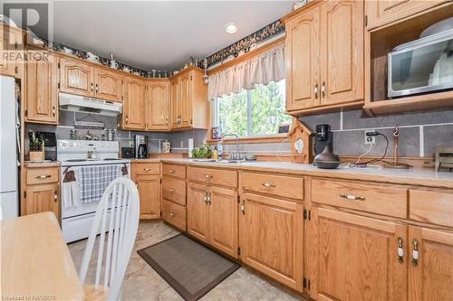 331527 Southgate Sideroad 33, Southgate, ON - Indoor Photo Showing Kitchen With Double Sink