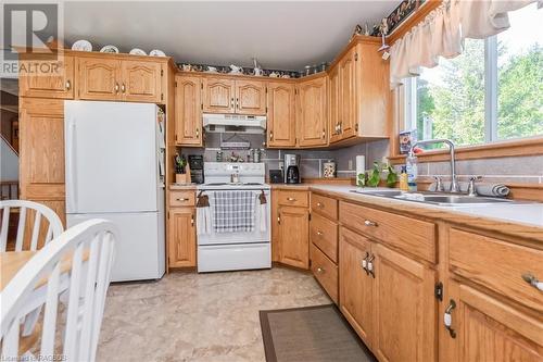 331527 Southgate Sideroad 33, Southgate, ON - Indoor Photo Showing Kitchen With Double Sink