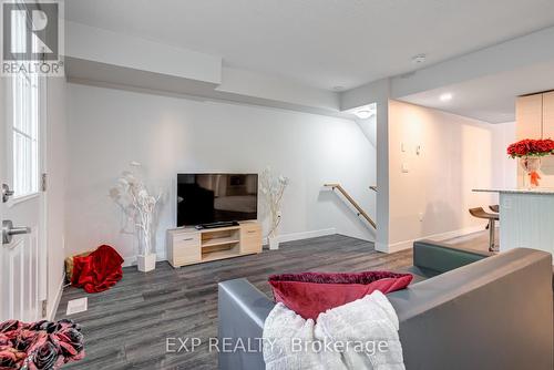 106 - 288 Albert Street, Waterloo, ON - Indoor Photo Showing Living Room