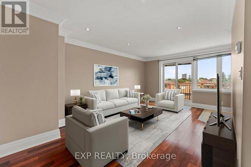 403 - 2615 Keele Street, Toronto (Maple Leaf), ON - Indoor Photo Showing Living Room