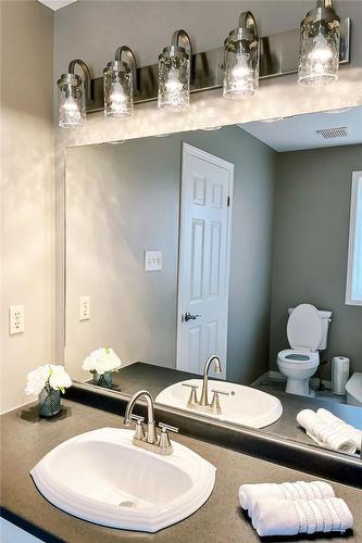 170 Candlewood Drive, Hamilton, ON - Indoor Photo Showing Bathroom