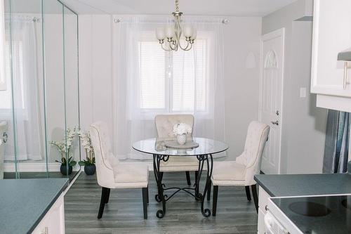 170 Candlewood Drive, Hamilton, ON - Indoor Photo Showing Dining Room