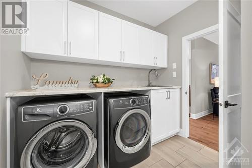 608 Gendarme Circle, Ottawa, ON - Indoor Photo Showing Laundry Room