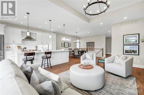 608 Gendarme Circle, Ottawa, ON - Indoor Photo Showing Living Room