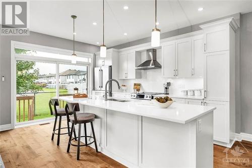 608 Gendarme Circle, Ottawa, ON - Indoor Photo Showing Kitchen With Upgraded Kitchen