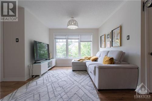 134 Abetti Ridge, Ottawa, ON - Indoor Photo Showing Living Room