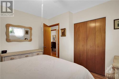 Good size closet in Primary Bedroom. - 2536 Traverse Drive, Ottawa, ON - Indoor Photo Showing Bedroom