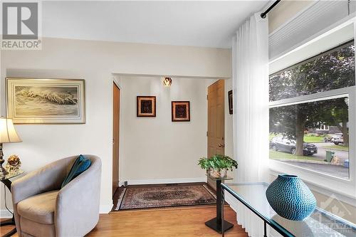 Front foyer with coat closet. - 2536 Traverse Drive, Ottawa, ON - Indoor