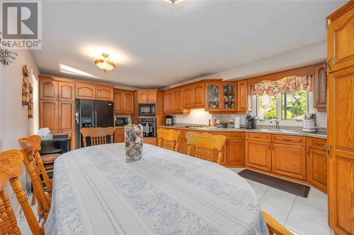 808 Amsterdam Court, Sarnia, ON - Indoor