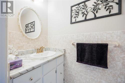 808 Amsterdam Court, Sarnia, ON - Indoor Photo Showing Bathroom