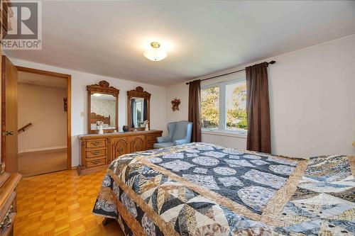 808 Amsterdam Court, Sarnia, ON - Indoor Photo Showing Bedroom