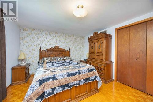 808 Amsterdam Court, Sarnia, ON - Indoor Photo Showing Bedroom