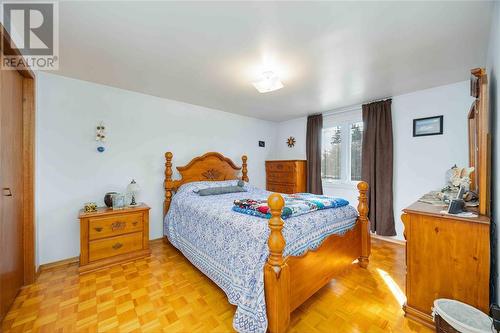 808 Amsterdam Court, Sarnia, ON - Indoor Photo Showing Bedroom