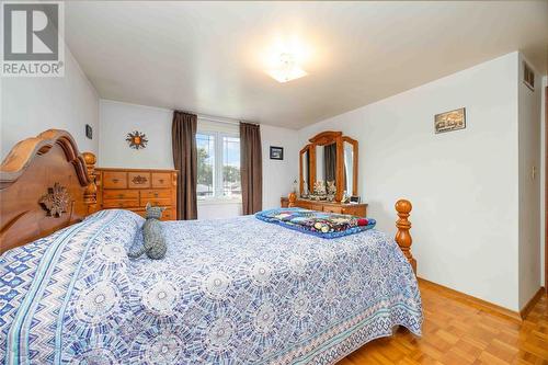 808 Amsterdam Court, Sarnia, ON - Indoor Photo Showing Bedroom