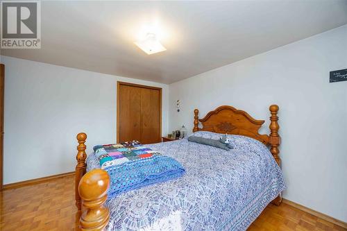 808 Amsterdam Court, Sarnia, ON - Indoor Photo Showing Bedroom