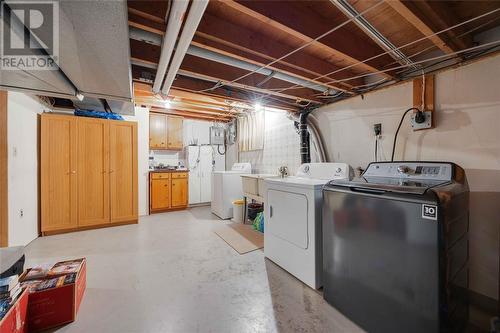 808 Amsterdam Court, Sarnia, ON - Indoor Photo Showing Laundry Room