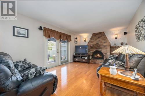 808 Amsterdam Court, Sarnia, ON - Indoor Photo Showing Living Room With Fireplace