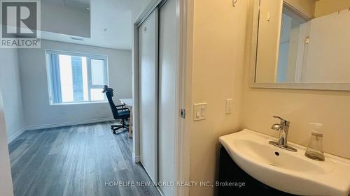 502 - 246 Lester Street, Waterloo, ON - Indoor Photo Showing Bathroom