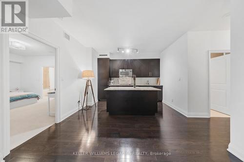 416 - 1 Bedford Road, Toronto, ON - Indoor Photo Showing Kitchen