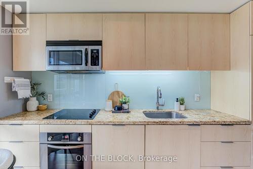 616 - 478 King Street W, Toronto (Waterfront Communities), ON - Indoor Photo Showing Kitchen