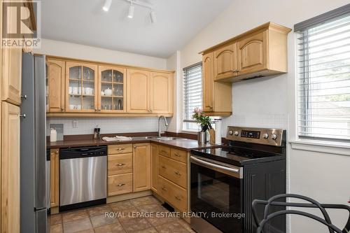 4 Benorama Crescent, Toronto, ON - Indoor Photo Showing Kitchen