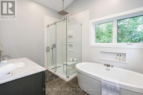 94 42Nd Street S, Wasaga Beach, ON - Indoor Photo Showing Bathroom