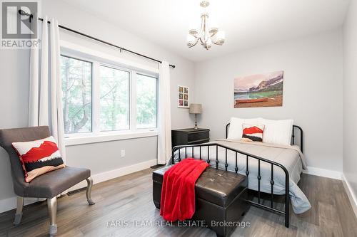 94 42Nd Street S, Wasaga Beach, ON - Indoor Photo Showing Bedroom