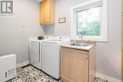 94 42Nd Street S, Wasaga Beach, ON - Indoor Photo Showing Laundry Room