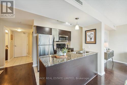 902 - 37 Grosvenor Street, Toronto (Bay Street Corridor), ON - Indoor Photo Showing Kitchen With Stainless Steel Kitchen With Double Sink With Upgraded Kitchen