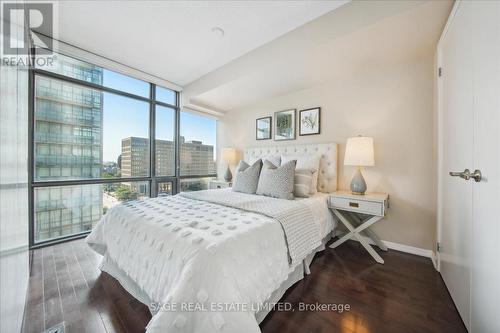 902 - 37 Grosvenor Street, Toronto (Bay Street Corridor), ON - Indoor Photo Showing Bedroom