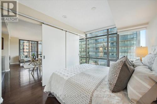 902 - 37 Grosvenor Street, Toronto (Bay Street Corridor), ON - Indoor Photo Showing Bedroom