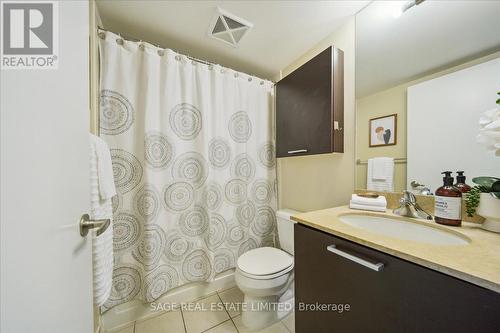 902 - 37 Grosvenor Street, Toronto (Bay Street Corridor), ON - Indoor Photo Showing Bathroom