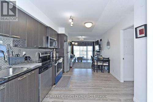 612 - 2150 Lawrence Avenue, Toronto (Wexford-Maryvale), ON - Indoor Photo Showing Kitchen With Stainless Steel Kitchen With Upgraded Kitchen