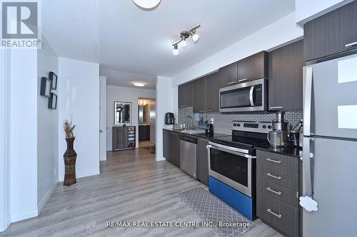 612 - 2150 Lawrence Avenue, Toronto (Wexford-Maryvale), ON - Indoor Photo Showing Kitchen With Stainless Steel Kitchen With Upgraded Kitchen